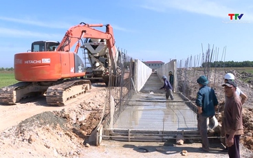 Hoàn thành các công trình phục vụ sản xuất  đúng thời hạn qui định