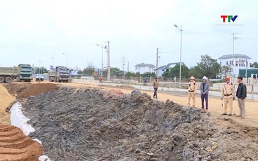 Mất an toàn giao thông khu vực gần công trường thi công