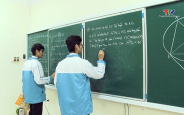 Anh em sinh đôi và hành trình chinh phục Toán học