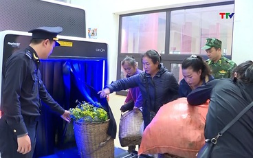 Quản lý hàng hóa khu vực biên giới dịp cận Tết
