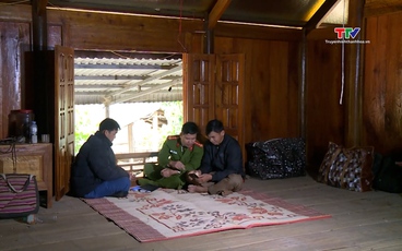 Bản xa vui đón sóng