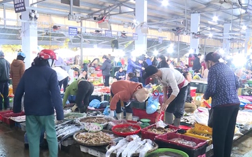 Nhộn nhịp phiên chợ Tết