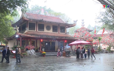 Giữ gìn cảnh quan di tích dịp đầu xuân