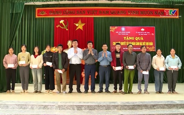 Hiệp hội Doanh nghiệp tỉnh Thanh Hóa tặng quà Tết cho người khuyết tật