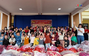 Trường Tiểu học, THCS và THPT Đông Bắc Ga tổ chức chương trình "Xuân ấm vùng cao" tại xã Yên Nhân