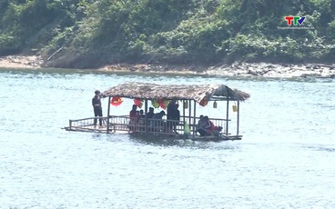 Tăng cường quản lý hoạt động du lịch bằng bè mảng trên sông Chu