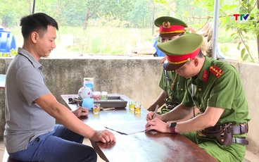 Tuyên truyền chủ mỏ cam kết chấp hành pháp luật an toàn giao thông