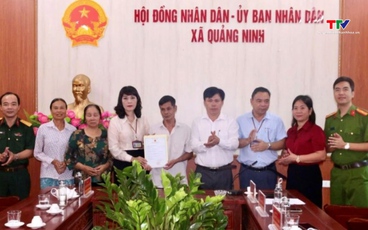 Trao giấy khai sinh cho “liệt sĩ” trở về sau 45 năm lưu lạc