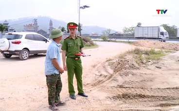 Chấn chỉnh tình trạng tập kết vật liệu gây mất an toàn giao thông