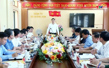 Phó Bí thư Thường trực Tỉnh ủy Nguyễn Hồng Phong
làm việc với xã Hoằng Thanh và xã Hoằng Sơn