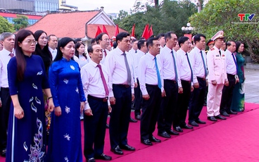 Đoàn đại biểu tỉnh Thanh Hóa dâng hương tưởng niệm Chủ tịch Hồ Chí Minh