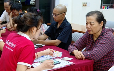 Viettel Thanh Hóa hỗ trợ người dân xác thực thuê bao chính chủ