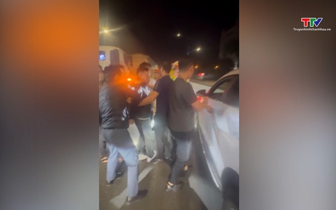 Bắt đối tượng lừa cho đi nhờ xe ô tô để cướp tài sản