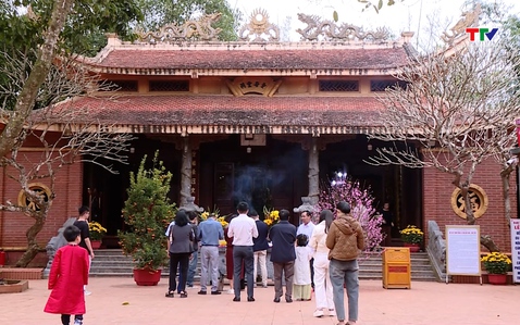 Các di tích lịch sử, văn hóa thu hút du khách trong ngày đầu năm