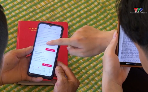 Xã miền núi đặc biệt khó khăn dẫn đầu toàn tỉnh về Sổ tay Đảng viên điện tử