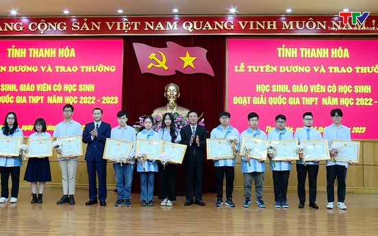 Tỉnh Thanh Hóa tuyên dương và trao thưởng học sinh, giáo viên có học sinh đoạt giải quốc gia THPT năm học 2022 - 2023