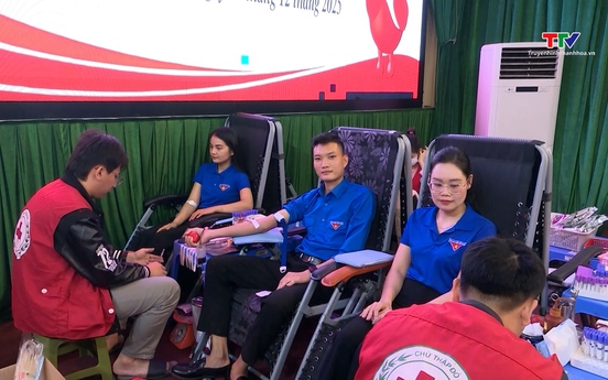 Hơn 800 người tham gia Ngày hội hiến máu tình nguyện