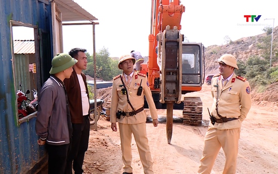 Kiểm soát phương tiện chở vật liệu ảnh hưởng đến an toàn giao thông