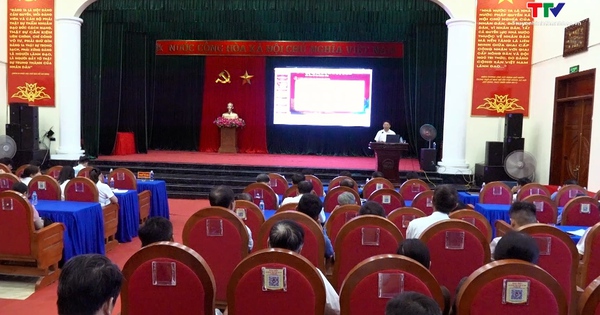 Đảng uỷ xã Quảng Bình tập huấn sử dụng thủ tục hành chính của Đảng trên ...