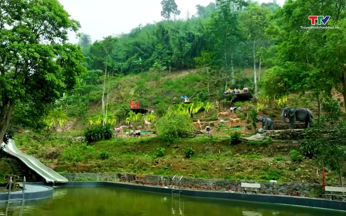DÒNG NƯỚC THÁC MÂY REO VUI TRÊN NHỮNG TẢNG ĐÁ