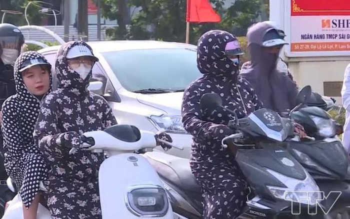 Nhập viện cấp cứu vì tai nạn xe máy do áo chống nắng